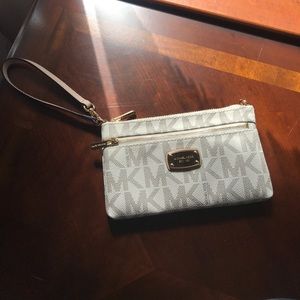 Michael Kors Jet Set Large Wristlet